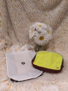 ❤️👜Lululemon Everywhere Belt Bag 1L Highlight Yellow And burgundy 👜❤️